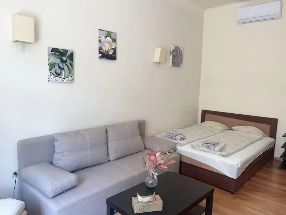 Apartment Diamond Cabin By The Church Budapest