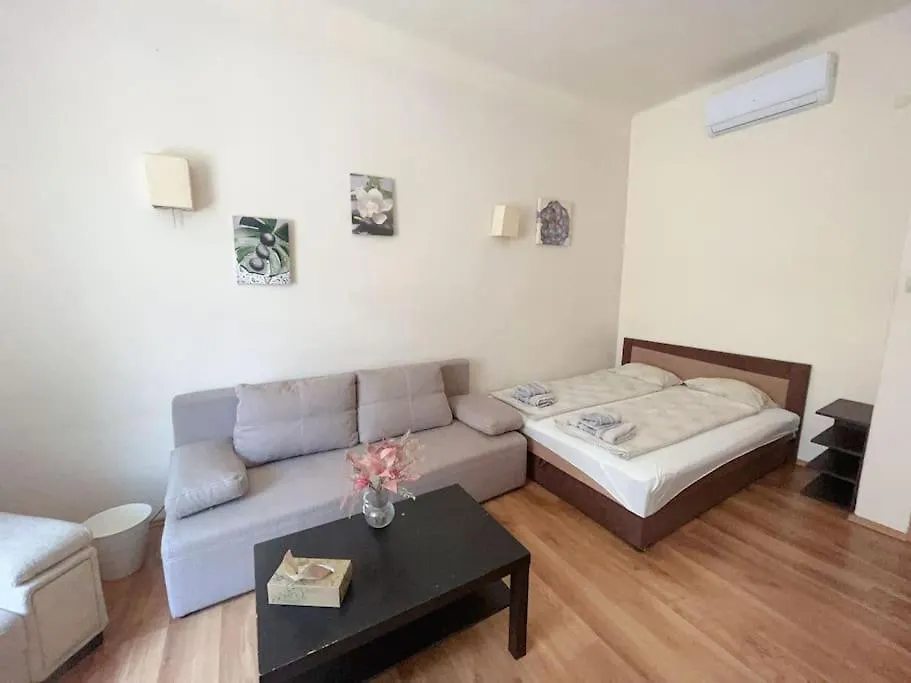 Diamond Cabin By The Church Budapest Ungarn